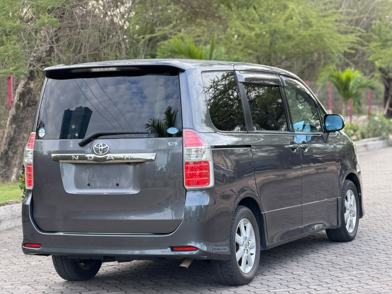 TOYOTA NOAH CHASSIS thumbnail 2